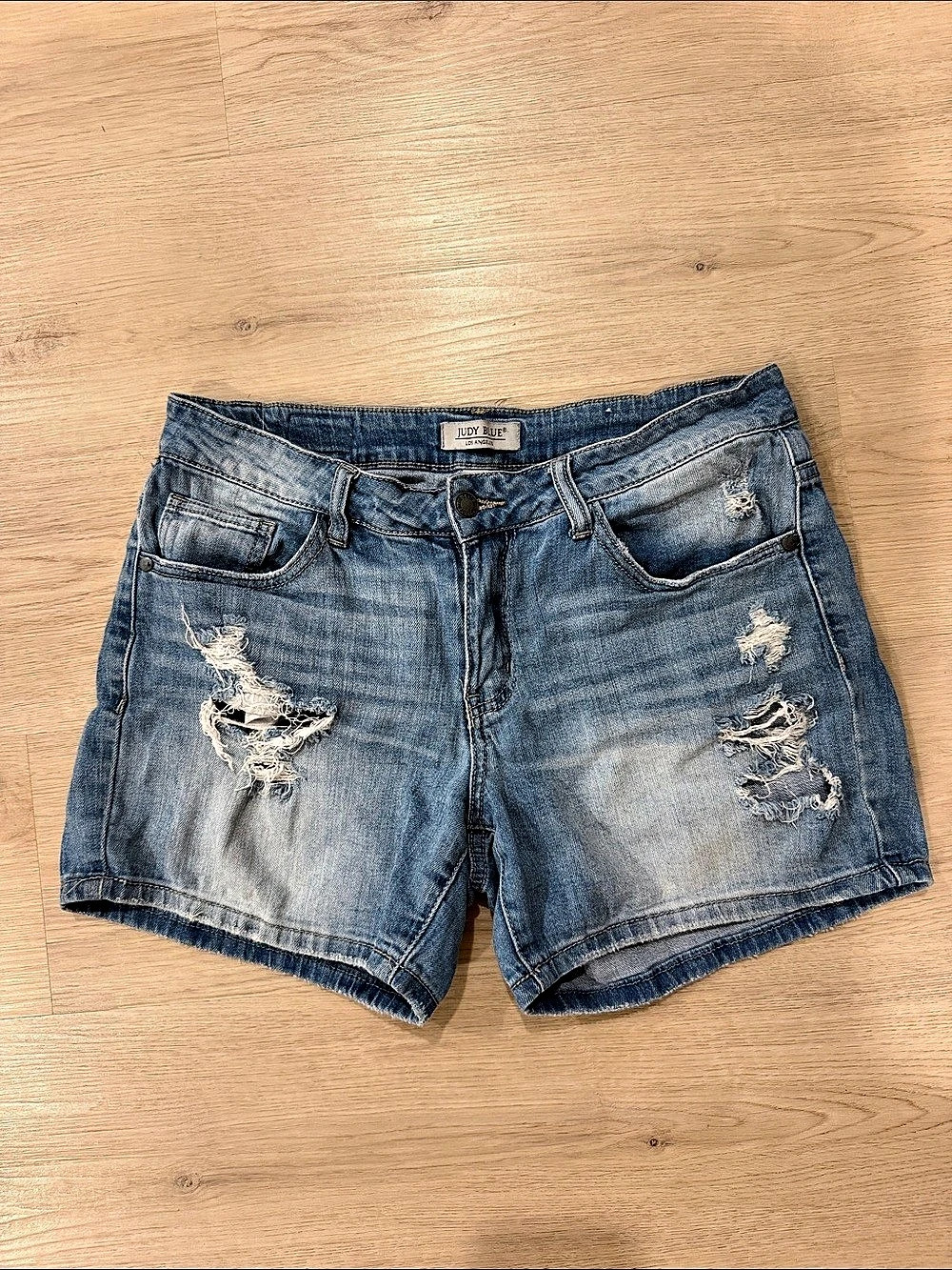 Judy Blue Distressed Denim Shorts in Blue Size Large